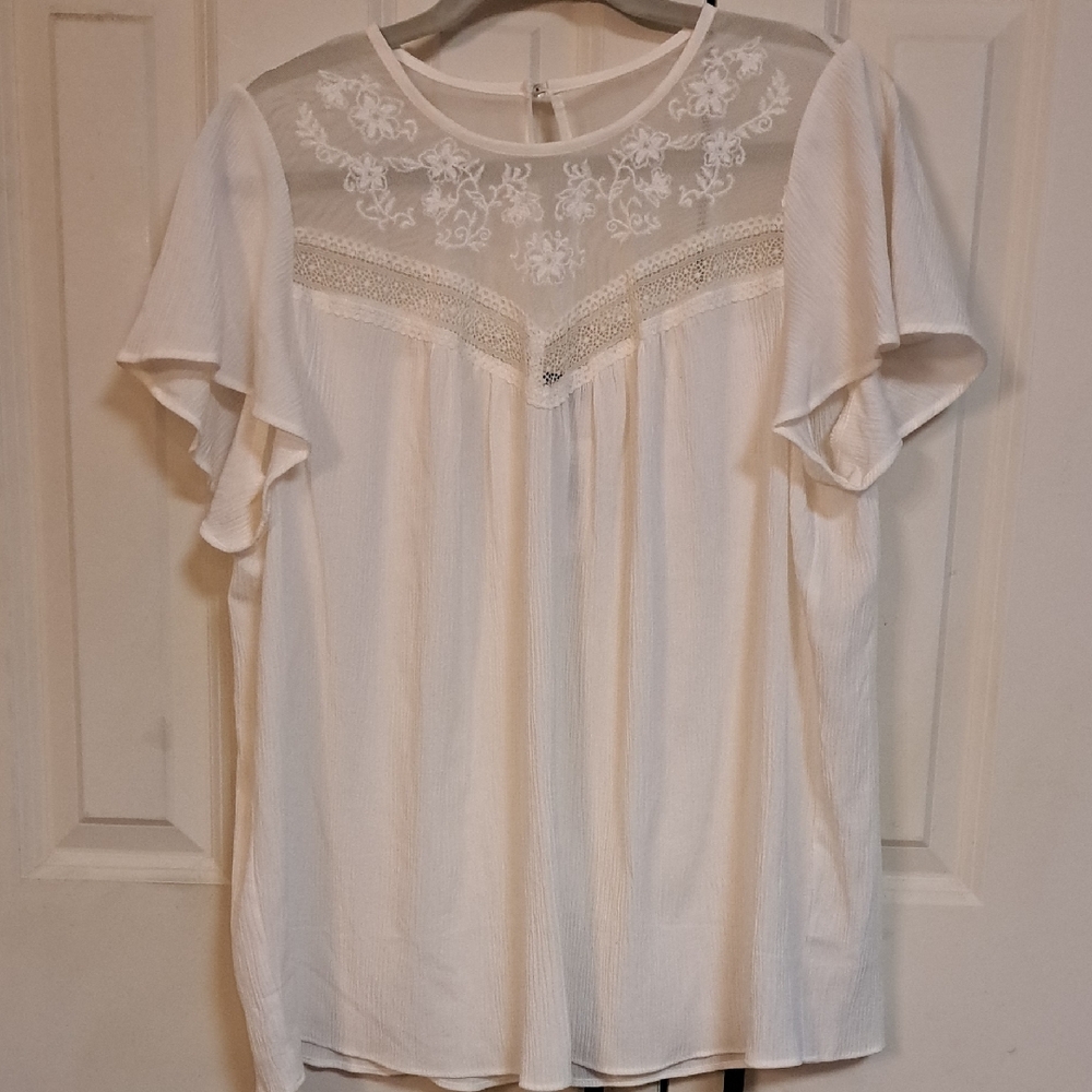 Torrid White Floral Embroidered Blouse